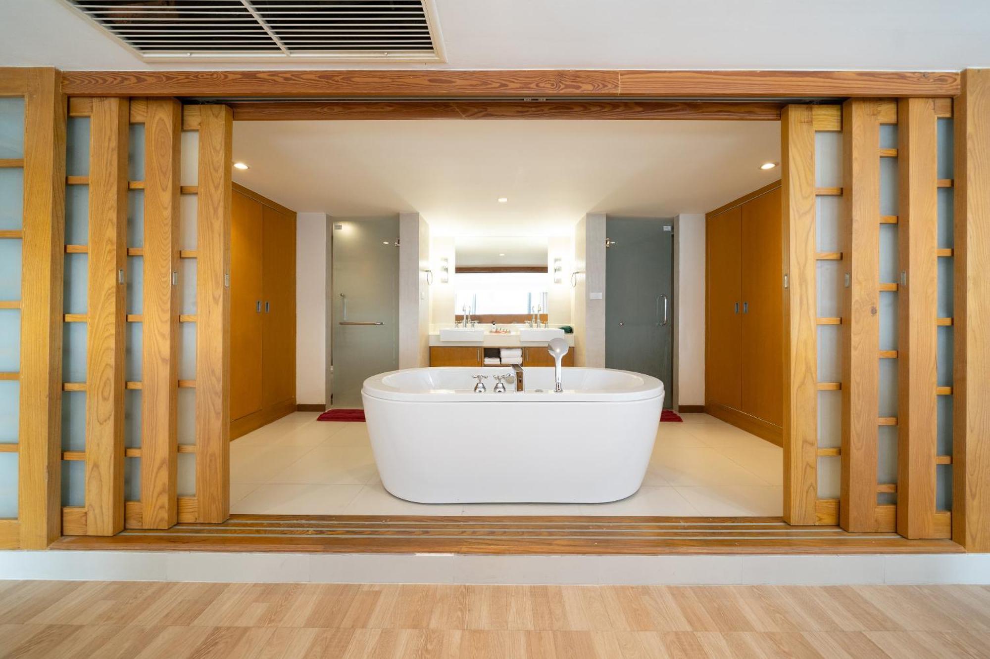 Indochine Resort And Villas - Sha Extra Plus Patong Exterior foto Bathroom